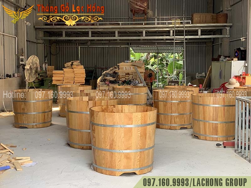 bồn tắm gỗ d&aacute;ng tr&ograve;n