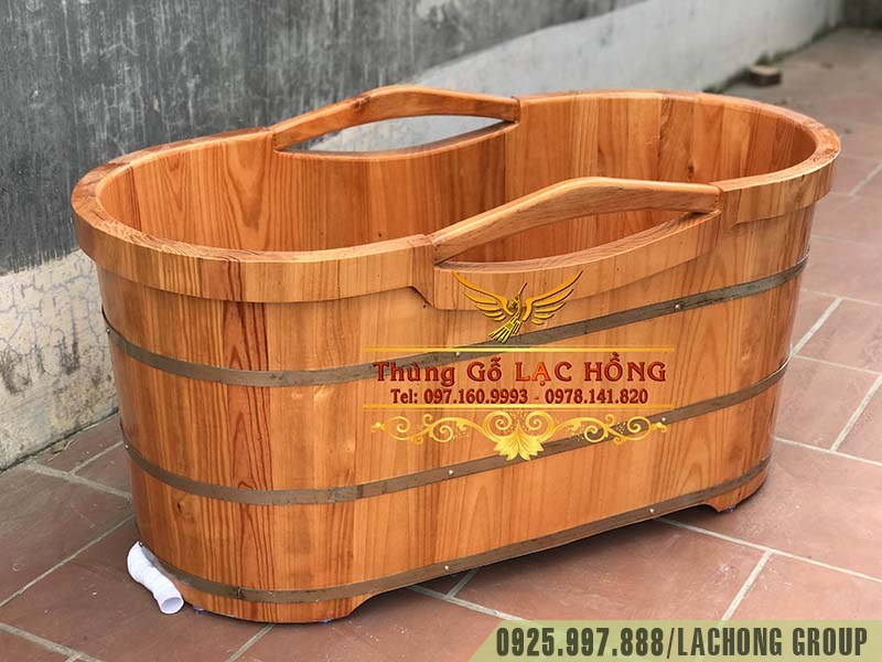 bồn tắm gỗ tay nắm