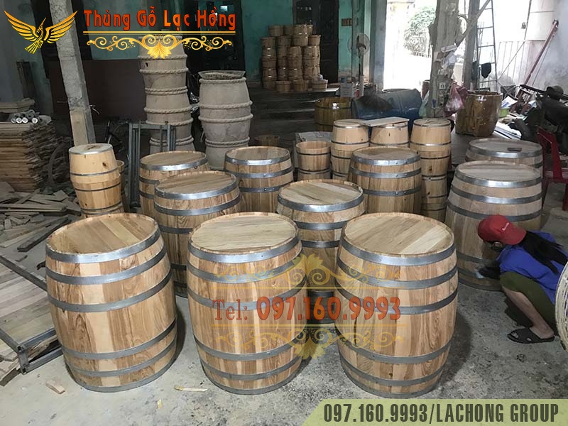 th&ugrave;ng gỗ Sồi trưng b&agrave;y rượu