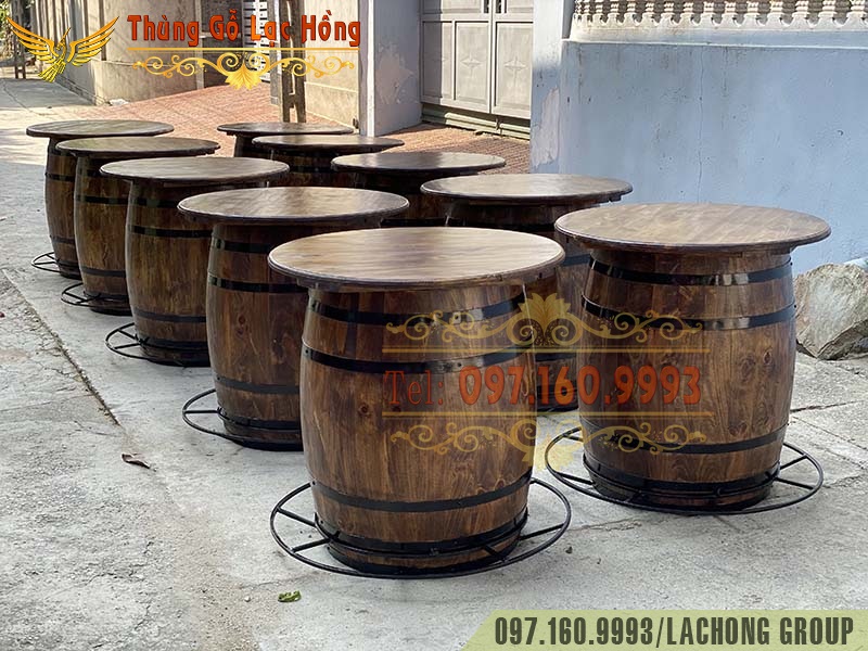 th&ugrave;ng rượu gỗ cũ