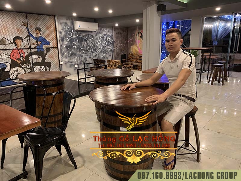 th&ugrave;ng gỗ l&agrave;m b&agrave;n ghế