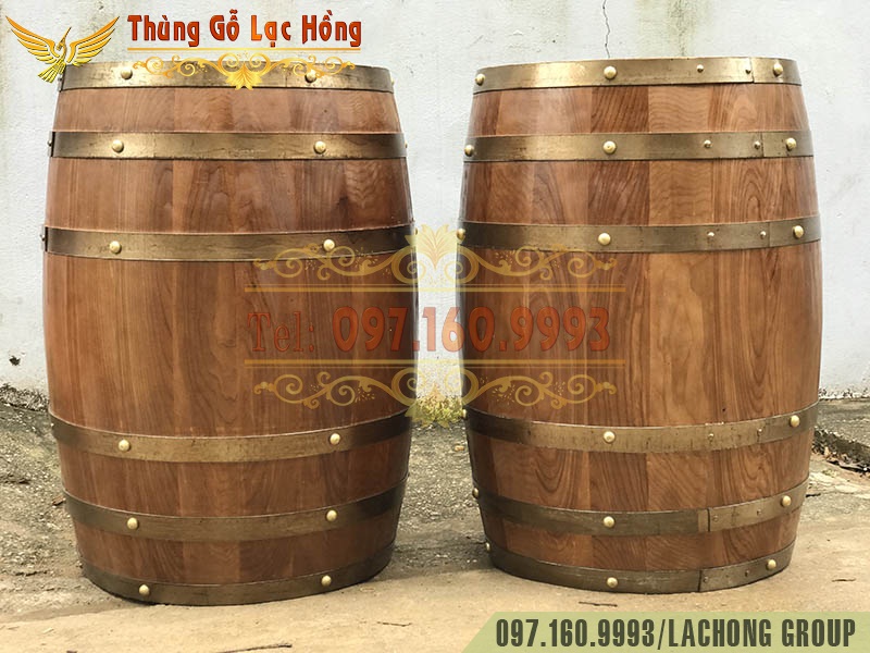 th&ugrave;ng rượu t&aacute;i chế l&agrave;m b&agrave;n ghế