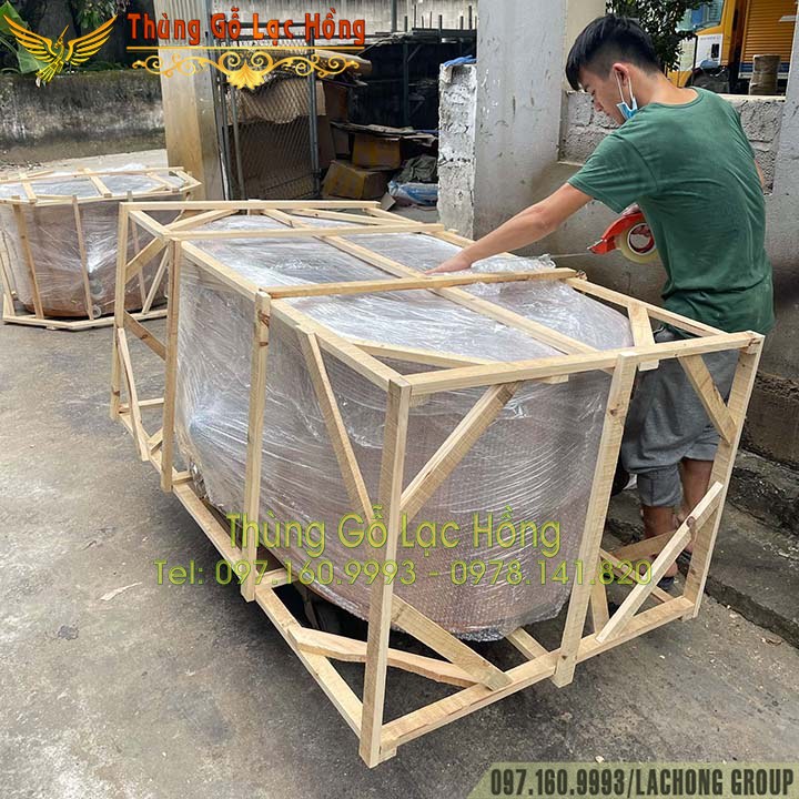 cửa h&agrave;ng bồn tắm gỗ gi&aacute; rẻ