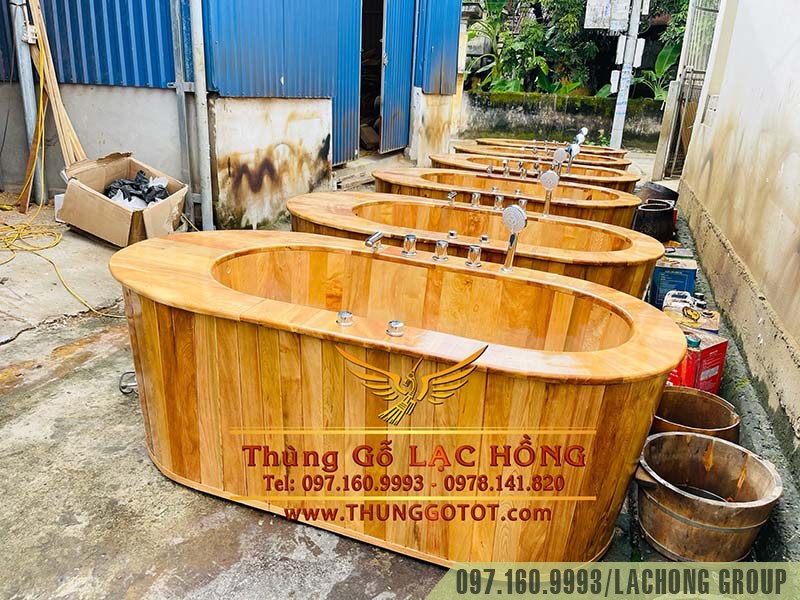 cửa h&agrave;ng bồn tắm gỗ
