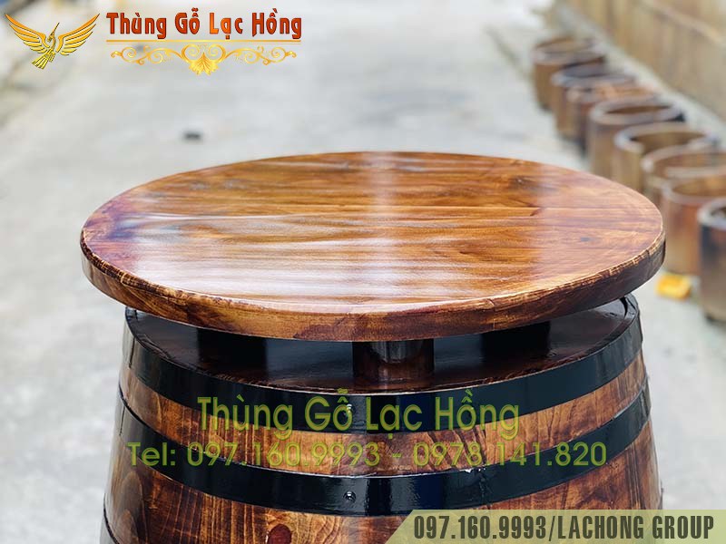 th&ugrave;ng gỗ b&agrave;n rượu