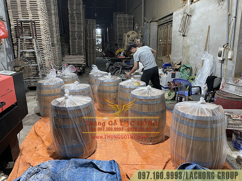 gi&aacute; th&ugrave;ng rượu gỗ sồi