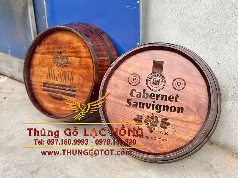 mặt thùng gỗ khắc chữ