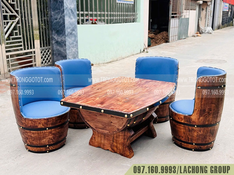 th&ugrave;ng rượu gỗ trang tr&iacute; nh&agrave; h&agrave;ng